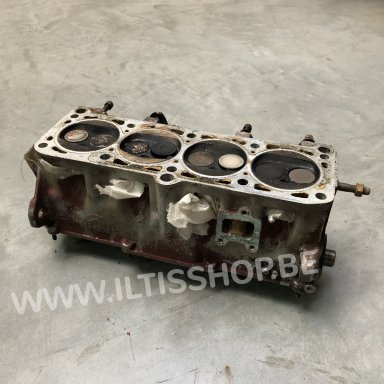 049103351-gebruikt compleet. Cylinder head complete - used.