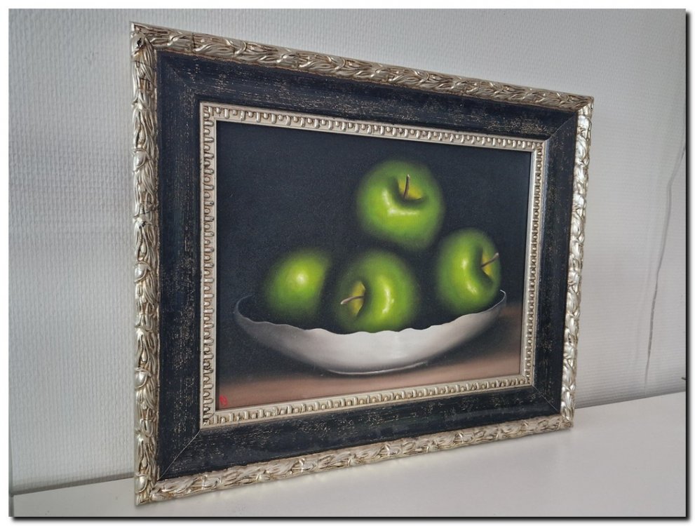 AJO11 These Apples can not compared with Pears