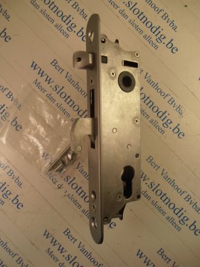 57053043 INSERT LOCK WITH 30 MM BACKSET FOR PROFILES OF 50 MM OR MORE Item No. FiftyLock