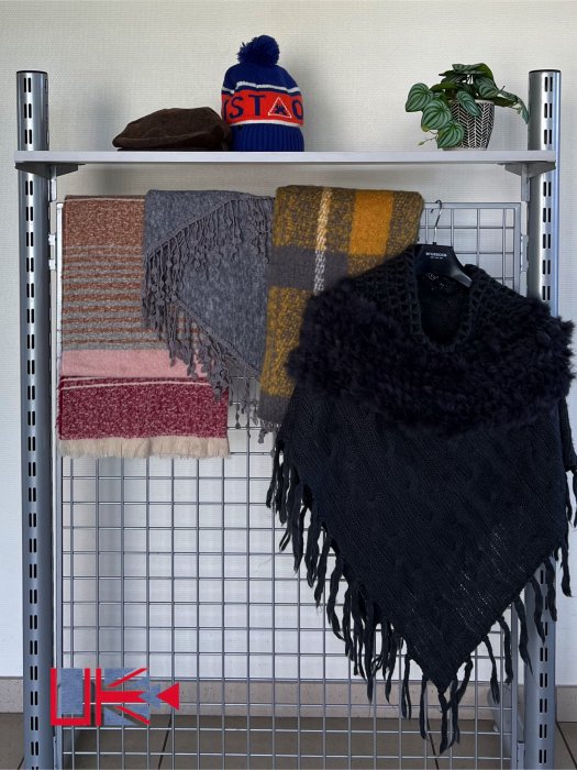 Shawls & hats 20 kg Shawls & hats - grade A + CR