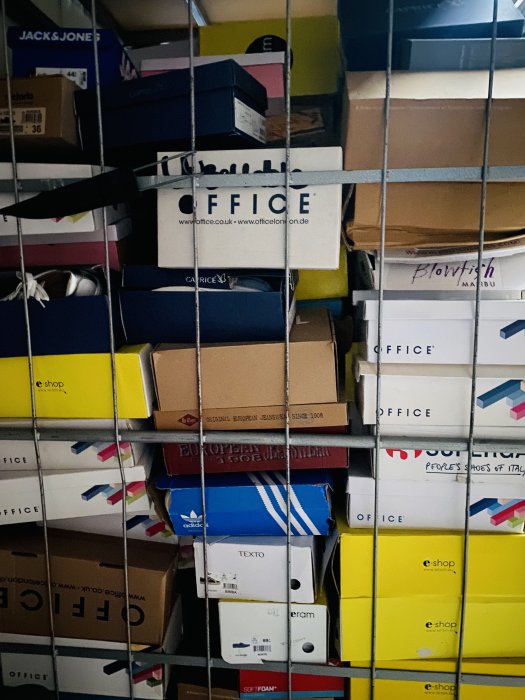 Shoes mix. I.R. 20 kg Mixed shoes internet returns - grade CR