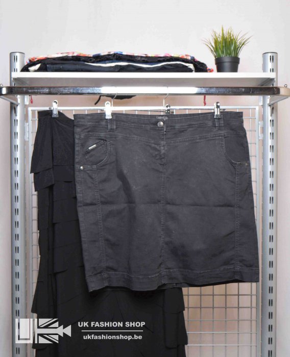 Women plus size skirts 25 kg Women plus size skirts - grade A + CR