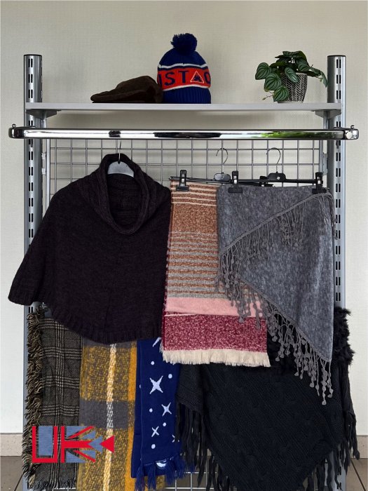 Women shawls & hats CR 20 kg Women shawls & hats - grade CR