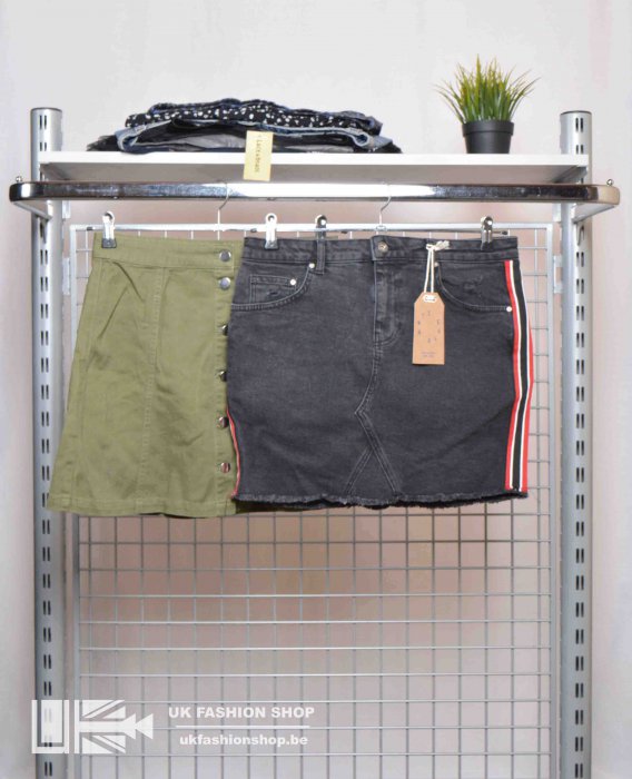 Women summer mini skirts 25 kg Women mini skirts - grade A + CR