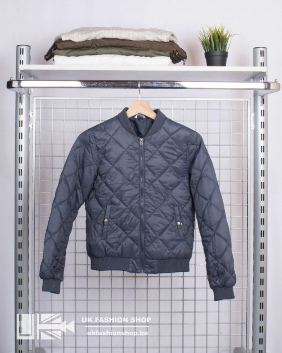 Youth anorak & jackets A 25 kg Youth anorak & jackets - grade A