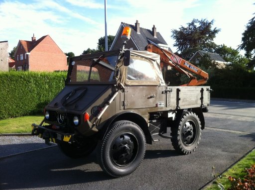 ZU051 - Unimog 2010 Zwitsers leger Unimog 2010 Swiss military with loading crane