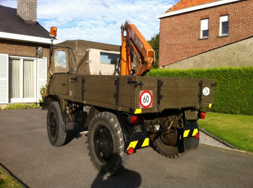 ZU051 - Unimog 2010 Zwitsers leger Unimog 2010 Swiss military with loading crane