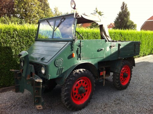 ZU050 - Unimog 401 Unimog 401 with rear mounted winch