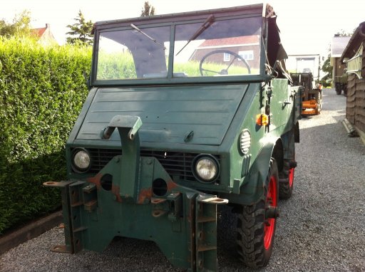 ZU050 - Unimog 401 Unimog 401 with rear mounted winch