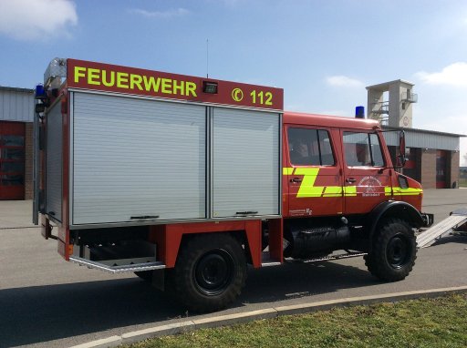 Z8907 - U1300L DOKA Unimog U1300L DOKA Firetruck
