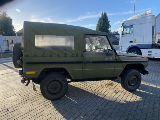 8500 - Mercedes 240GD Mercedes 240GD - Danish military