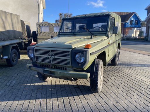 8500 - Mercedes 240GD Mercedes 240GD - Danish military